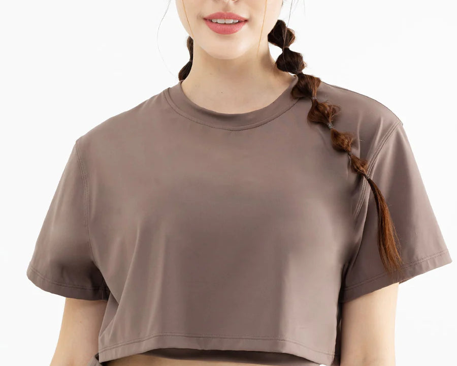 Functional and Fashionable: The Benefits of Sleeved Tops for Workouts