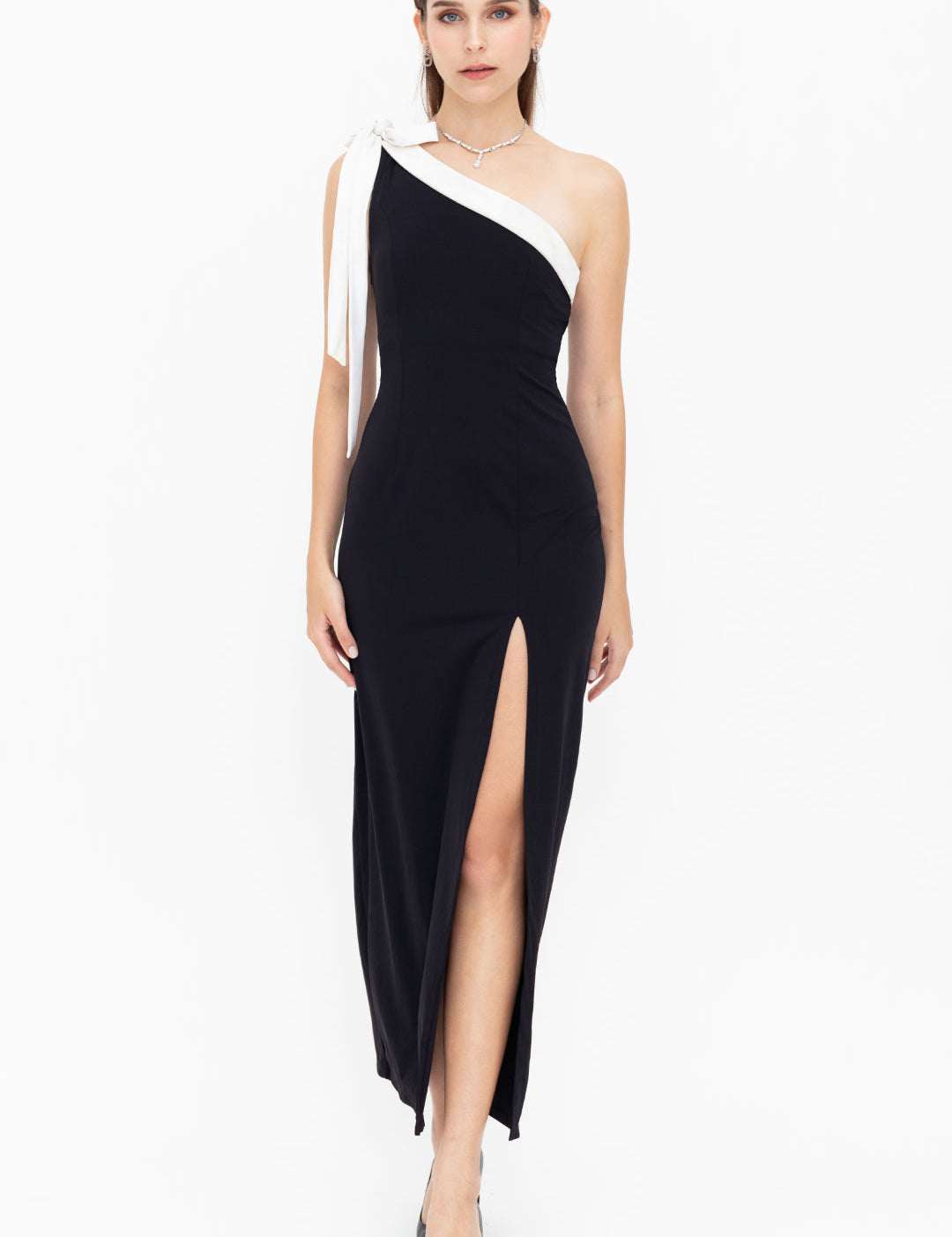 remi-toga-dress-black-white-contrast-1.jpg