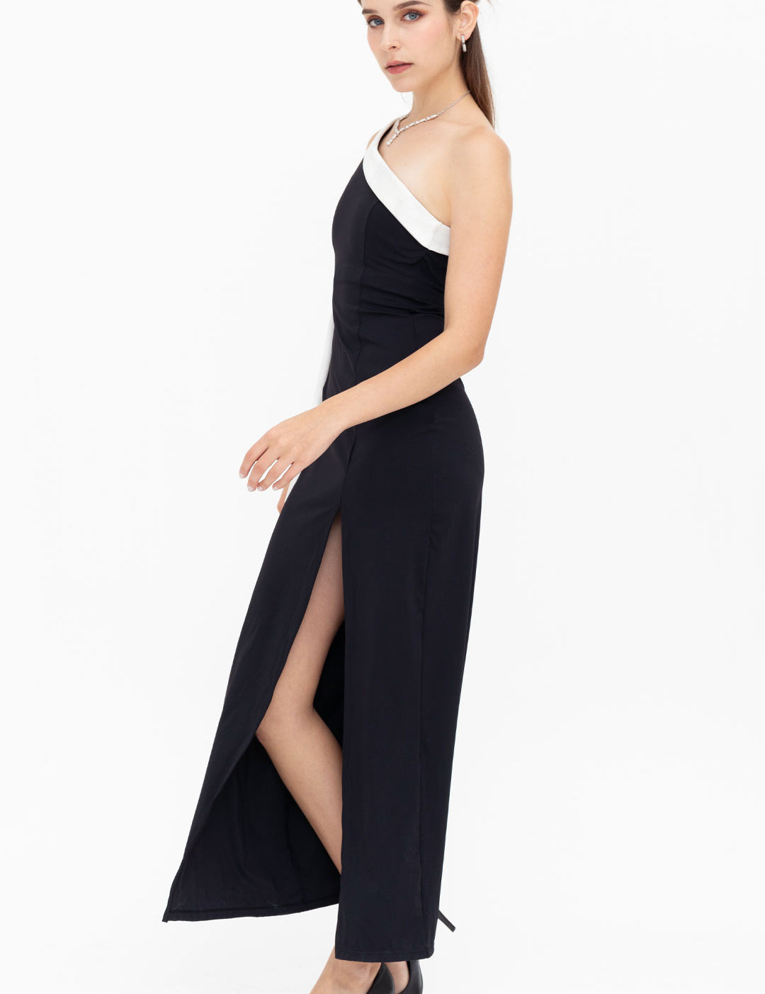 remi-toga-dress-black-white-contrast-2.jpg