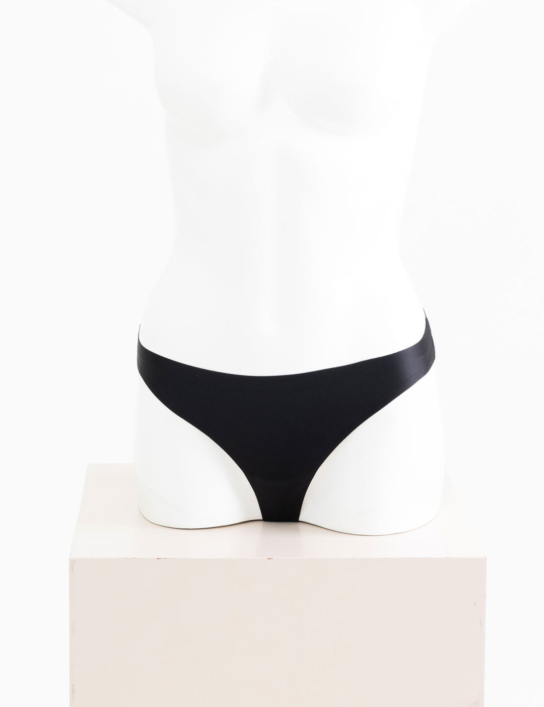seamless-thongs-black-1.jpg